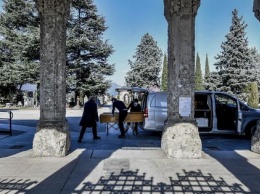 FAZ: В Бергамо рядами стоят гробы
