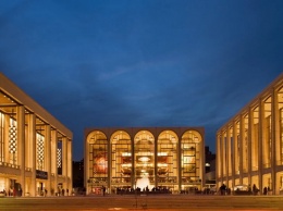 Metropolitan Opera досрочно закрыла сезон