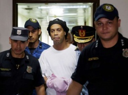 Месси отрекся от спасения попавшего в тюрьму Роналдиньо