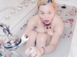Мадонна разозлила фанов странным видео о коронавирусе - его она записала в ванне с лепестками роз