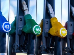 Бензин в России подорожает даже при падении цен на нефть