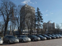 Карантин в Украине: киевские медики будут ездить на работу на автомобилях Рады