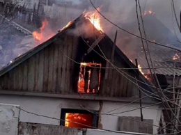 В Николаеве на Ялтинской горел дом (ФОТО)