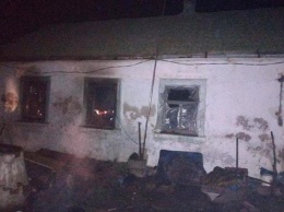 В Запорожской области сосед спас из горящего дома пенсионерку и ее сына