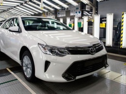 Toyota останавливает производство из-за низкого спроса