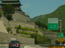 Великую китайскую стену снова открыли для посетителей