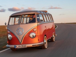 Дорого, но красиво. Volkswagen подключил к электричеству культовый ретро-фургон (ФОТО)