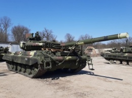 Украинские военные получили модернизированные танки Т-64