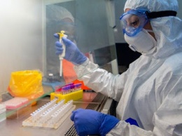 В инфекционной больнице Кривого Рога двое людей ожидают результаты лаборатории на коронавирус