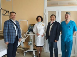 Княжицкий и Синютка передали во львовскую больницу аппарат ИВЛ от Фонда Порошенко