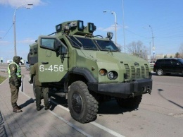 К Киеву стягивают военную технику, Нацгвардия и полиция наготове - что происходит