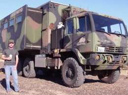 На базе военного грузовика сделали комфортный автодом
