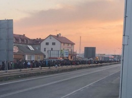 Заробитчан будут впускать, автобусы - нет. Как закрыли украинскую границу с 28 марта