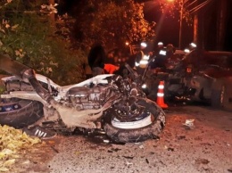 Недалеко от Днепра мотоцикл с тремя пассажирами врезался в забор: пострадал мужчина и двое подростков