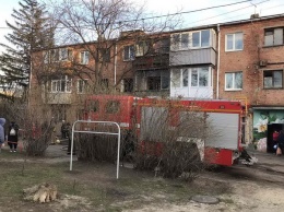 Женщина погибла, мужчину удалось эвакуировать: в Харькове спасатели тушили пожар в квартире жилого дома, - ФОТО