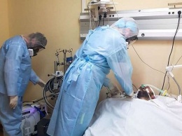 В Киеве 30-летний парень находится в тяжелом состоянии из-за корнавируса