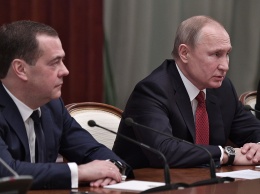 Медведев: "Надо прислушаться к президенту и проявить самодисциплину"