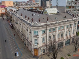 Какое здание в центре Днепра не поменяло своего назначения за сто лет истории