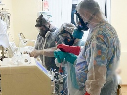 В Александровской больнице борются за жизнь 2 пациентов с COVID-19