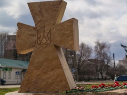На Сумщине вандал повредил памятник погибшим за свободу Украины