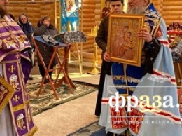 На Буковине община УПЦ захваченного храма завершает строительство новой церкви