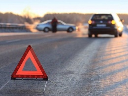В Одессе водитель врезался в столб и машину разрезало пополам