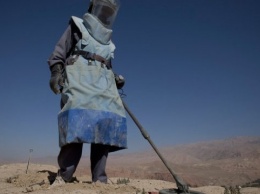 В Афганистане авто подорвалось на мине, восьмеро погибших
