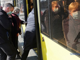 В Кропивницком пара, которую не пустили в салон без масок, разбила лобовое стекло автобуса