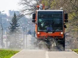 В Харькове начали дезинфицировать улицы при помощи спецтехники