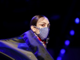 Дизайнерские маски: как модная индустрия отреагировала на коронавирус