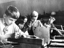 Как школьников заставляли трудиться в СССР