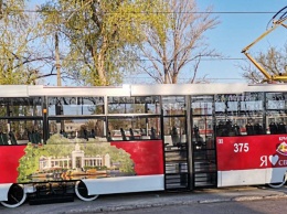 В Кривом Роге отремонтировали вагон трамвая