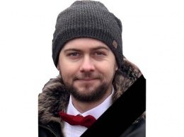 Жители «Райончика» высадили зеленую аллею в память о погибшем активисте Александре Усачеве (ФОТО)