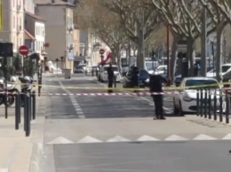 Во Франции мужчина с ножом набросился на прохожих, есть погибшие и раненые