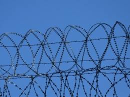 Из-за коронавируса: из тюрем Франции досрочно освобождены тысячи заключенных. В США людей из тюрем будут переводить под домашний арест