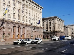 Нацгвардия помогает дезинфицировать центральные улицы Киева