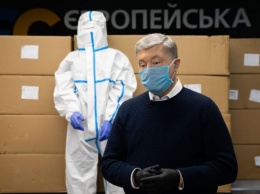 Фонд Порошенко отправил первые 10 тысяч защитных костюмов для врачей