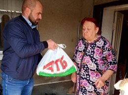 В Белгороде-Днестровском популярная торговая сеть доставляет продуктовые наборы пенсионерам на дом