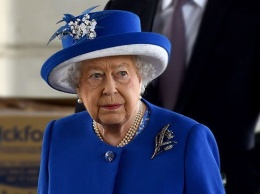 Елизаветы II "зашифровала" в свое платье для обращения к британцам сразу два важных послания