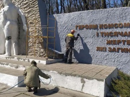 В Никополе реставрируют памятный знак героям-комсомольцам и подпольщикам