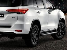 Toyota Fortuner обновился и сразу в продажу