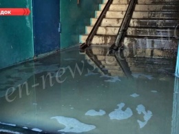 В Энергодаре из-за порыва труб затопило квартиры - создана комиссия для компенсации ущерба