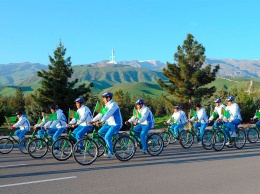 В Туркмении день здоровья отметили массовым заездом