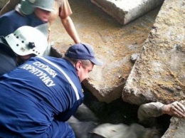 В Днепре мужчину придавило бетонной плитой