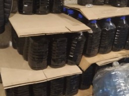На Днепропетровщине раскрыли подпольные цеха по изготовлению алкоголя: суррогат продавали в магазинах 3-х городов