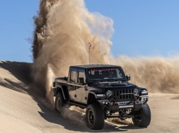 1000-сильный Jeep Gladiator от Hennessey покорил песчаные дюны: видео