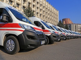 Медики Одесской области получили партию современных реанимобилей, оснащенных портативными аппаратами ИВЛ и кардиографами