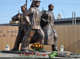 В порту зажгли Вечный огонь в честь освобождения Одессы от фашистов