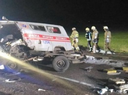 Машина "скорой" попала в ДТП в Харькове: три человека погибло