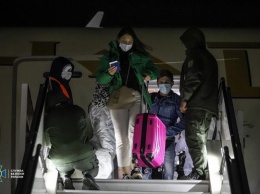 В Киев из ОАЭ прибыл самолет со 113 украинцами и гуманитаркой